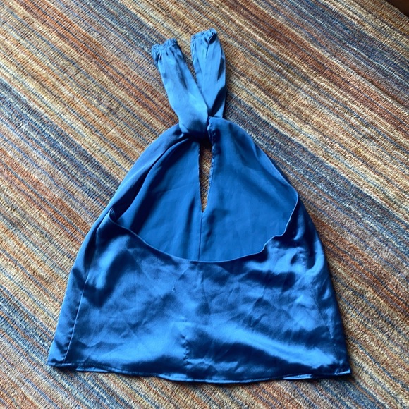 Halter neck top with open back - Picture 6 of 7